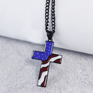 Collana a croce hip hop con ciondolo motivo bandiera USA e catena nera