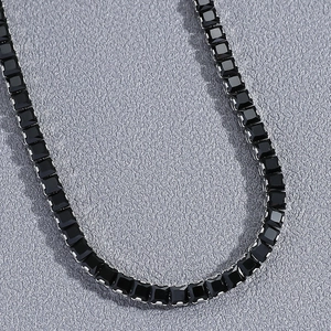 Collier tennis hip hop avec zircons noirs et monture à quatre griffes en argent