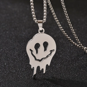 Collier Pendentif Visage Souriant Fondant Gothique Hip Hop pour Hommes Femmes Acier au Titane Poli Punk Bijoux Streetwear