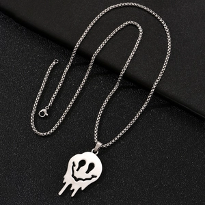Collier gothique argenté avec pendentif smiley fondant et chaîne box pour homme et femme