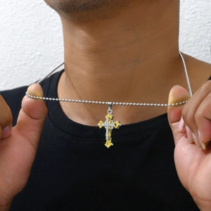 Collana da uomo con croce a doppio strato in oro e argento con strass e catena a sfere