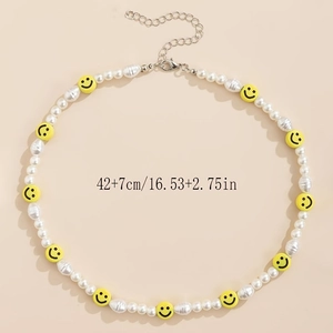 Collier de perles tendance avec perles smiley jaunes et fermoir mousqueton argenté, 42 cm