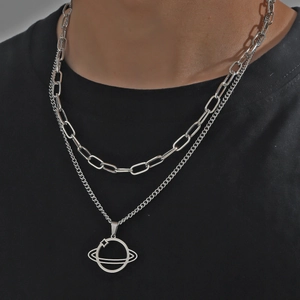Collier double rang en acier inoxydable avec pendentif planète et chaîne trombone