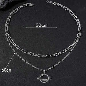 Collier planète double couche en acier inoxydable avec chaînes trombone et gourmette
