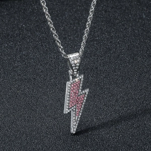 Collana con ciondolo a fulmine hip hop con strass rosa e bianchi su catena a corda argento