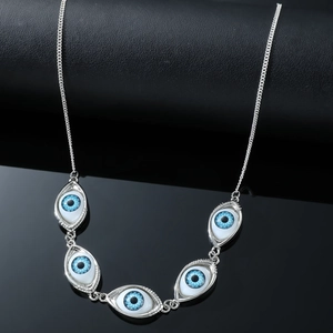 Hip-hop punk ketting met vijf blauwe duivelsogen hangers aan een zilveren legering