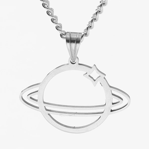Collier pendentif planète Saturne argenté minimaliste avec étoile sur chaîne torsadée