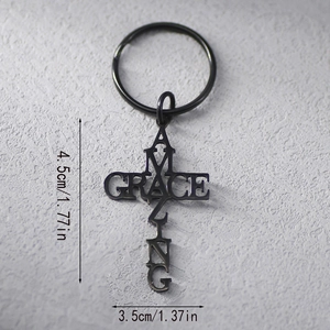 Détail du porte-clés croix Amazing Grace avec dimensions de 4,5 cm x 3,5 cm