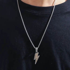 Collana con ciondolo a fulmine hip hop con cristalli pavé argento e oro per uomo e donna