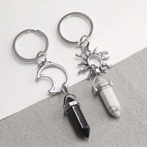 Vintage Sun Moon Stone Pendant Keychain Alloy Celestial Key Ring Bohemian Couple Creative Bag Hanging Accessory For Men Women