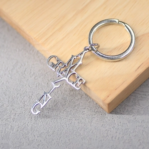 Porte-clés croix en métal Amazing Grace avec gravure personnalisée sur bois