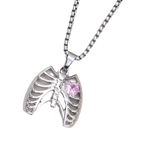 Collier cage thoracique argenté avec pendentif coeur rose sur chaîne maille box
