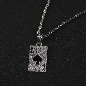 Aas van schoppen poker hanger met strassteentjes en hiphop punk stijl ketting