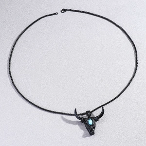 Collier tête de taureau vintage pour homme en alliage noir avec pierre turquoise