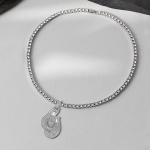 Hip hop bokshandschoen hanger met sprankelende tennisketting voor heren in zilver
