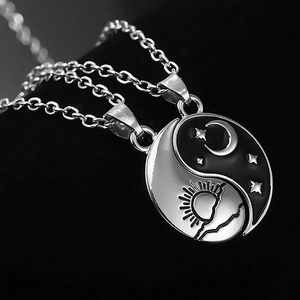 Sun Moon Yin Yang Matching Pendant Necklace Alloy Electroplated Sun Moon Star Pattern Friendship Jewelry For Men Women Daily Accessory