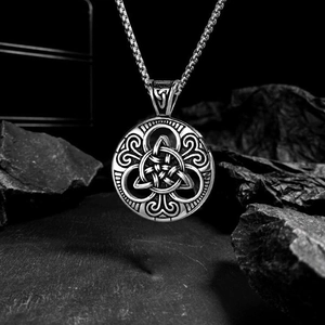 Vintage Celtic Knot Stainless Steel Pendant Necklace Retro Triquetra Round Charm Chain Jewelry For Men Women Gift