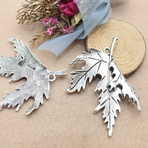 Eco-friendly alloy maple leaf pendant necklace for men with detailed vein textures
