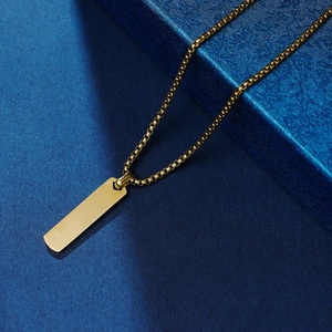 Collier minimaliste pour homme avec pendentif barre en acier inoxydable doré et chaîne