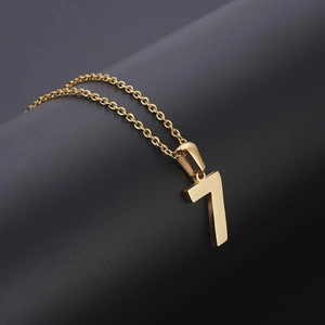 Collier avec chiffre 7 porte-bonheur en acier inoxydable doré et poli brillant