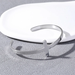 Bracelet Jonc Ouvert Croix en Acier Inoxydable Minimaliste pour Femmes Hommes Réglable Simple Mode Bijoux Chrétiens Cadeau Jonc