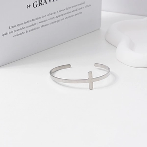 Bracelet jonc ouvert minimaliste en acier inoxydable argenté avec motif croix pour hommes
