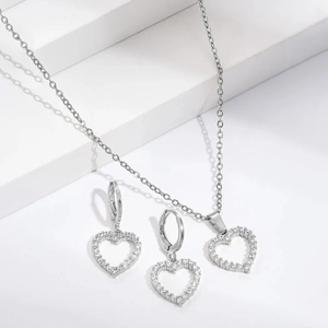 Parure de bijoux luxueuse en forme de cœur avec collier argenté et boucles d'oreilles