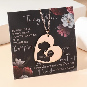 Collier mère-enfant en or rose avec carte de vœux florale et boîte cadeau élégante