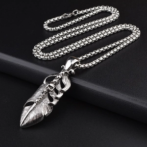 Collier gothique en acier inoxydable avec pendentif plume et crâne sur chaîne maille