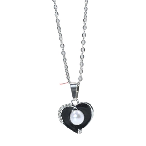 Collana con ciondolo a cuore in smalto nero, perla e zirconi con catena a maglia