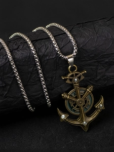 Détail du pendentif ancre rotative avec engrenages et textures nautiques en bronze mat