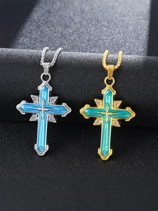 Détails de colliers croix en argent et or avec émail bleu et turquoise sur support