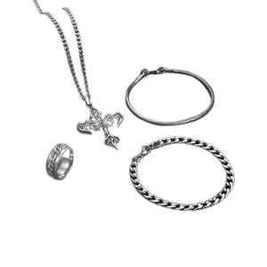 Set di gioielli vintage argento con collana a freccia, bracciali a catena e anello