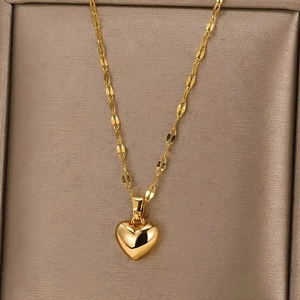 Élégant ensemble de collier et boucles d'oreilles cœur doré dans un coffret cadeau