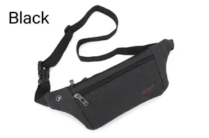 Détail du sac banane de sport noir avec poches zippées et sangle à boucle réglable