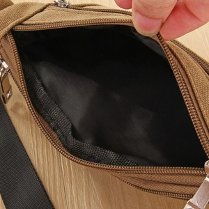 Détail du sac de course en toile robuste avec doublure noire et fermeture éclair argentée
