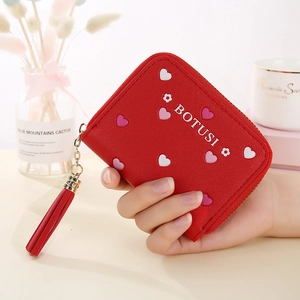 Petit portefeuille rouge pour femme en cuir PU avec motifs cœurs et gland décoratif long