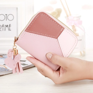 Petit portefeuille femme rose avec pompon lapin et fermeture éclair en cuir synthétique
