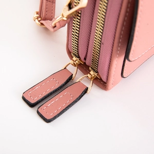 Detail of lychee pattern pink shoulder bag featuring double gold-tone metal zippers