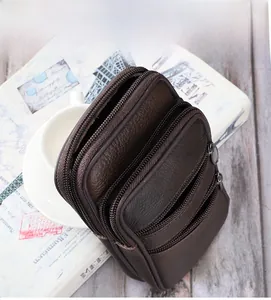 Détails de la sacoche de ceinture en cuir marron foncé avec plusieurs poches zippées