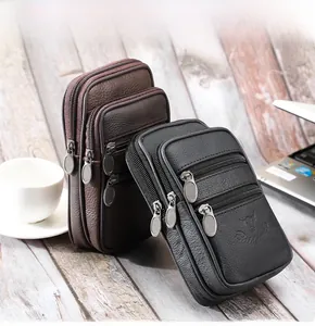 Détail du sac de ceinture en cuir avec poches zippées et finition texturée de qualité