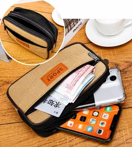 Détail intérieur d'une pochette de téléphone en toile kaki à trois compartiments