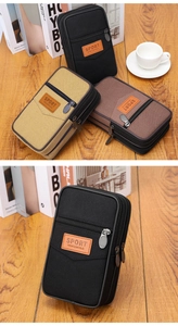 Detail van de drie ritscompartimenten op de duurzame canvas heuptas voor mobiele telefoons