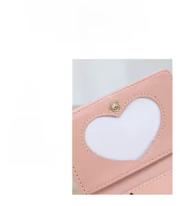 Portefeuille en cuir rose avec fente ID en forme de cœur et coutures fines