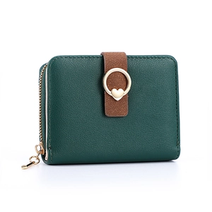 Petit portefeuille femme vert foncé avec fermoir cœur doré et fermeture éclair latérale