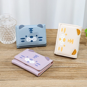 Petit Portefeuille Court à Trois Volets Brodé Tigre de Dessin Animé pour Femmes en Cuir PU Motif Animalier avec Plusieurs Fentes pour Cartes