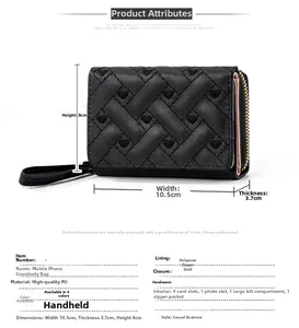 Detailaufnahme der Herzstickerei auf schwarzer PU-Brieftasche mit Reißverschlussfach