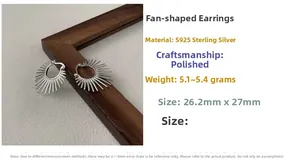 Vue détaillée des boucles d'oreilles en argent S925 avec dimensions et poids
