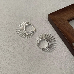 Boucles d'oreilles S925 en argent sterling avec motif géométrique en éventail