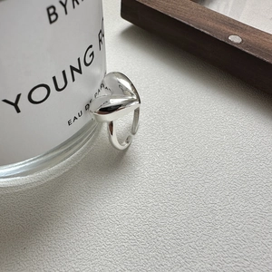 Minimalist S925 sterling silver heart-shaped open ring with a polished mirror finish